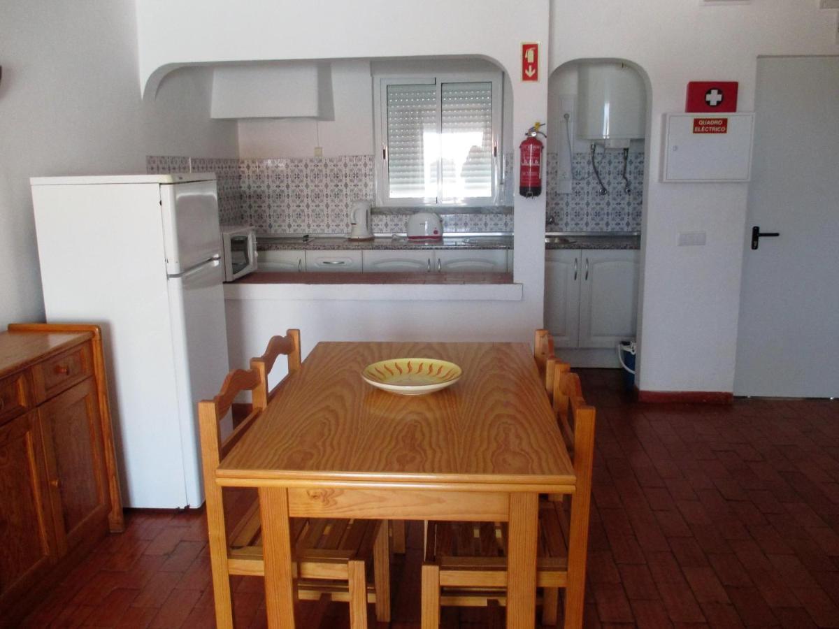 Apartamentos Salema Praia Club Buitenkant foto
