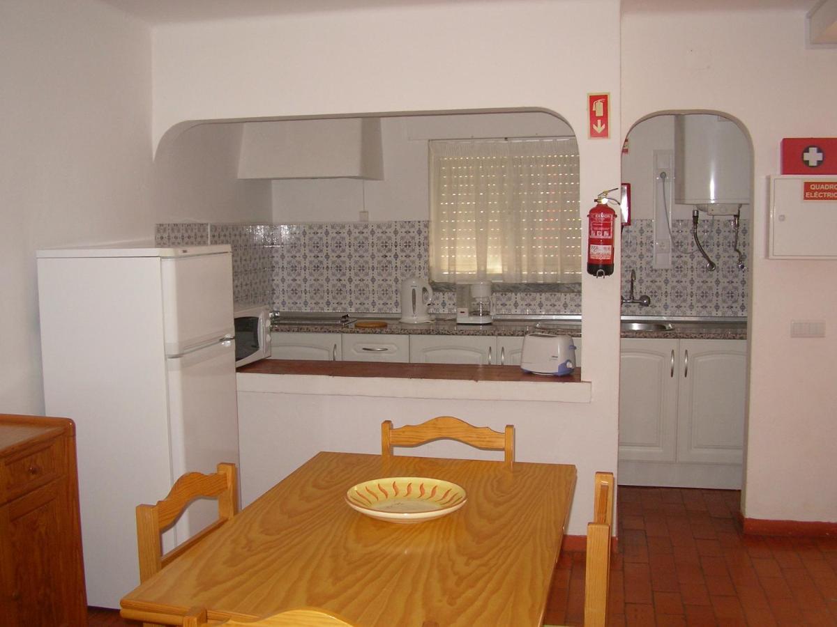 Apartamentos Salema Praia Club Buitenkant foto