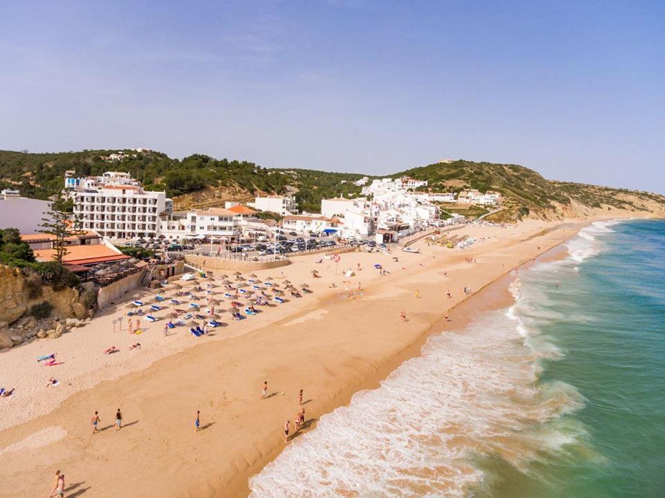 Apartamentos Salema Praia Club Buitenkant foto