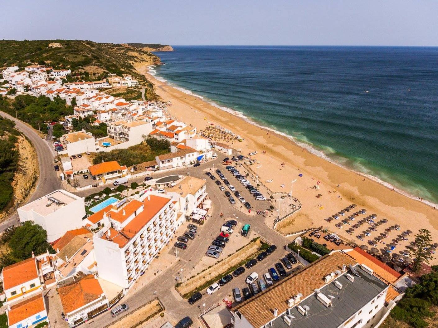 Apartamentos Salema Praia Club Buitenkant foto