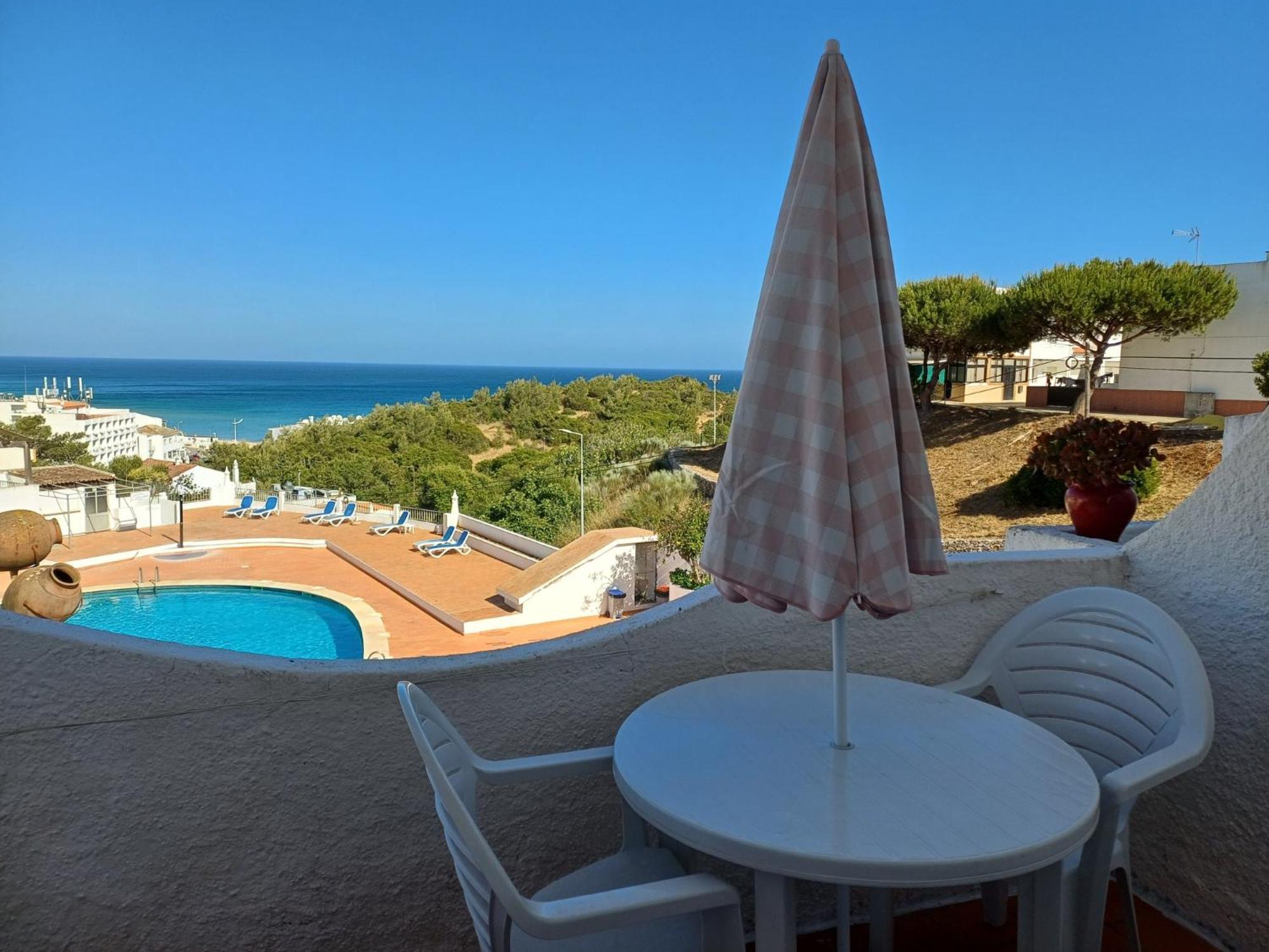 Apartamentos Salema Praia Club Buitenkant foto