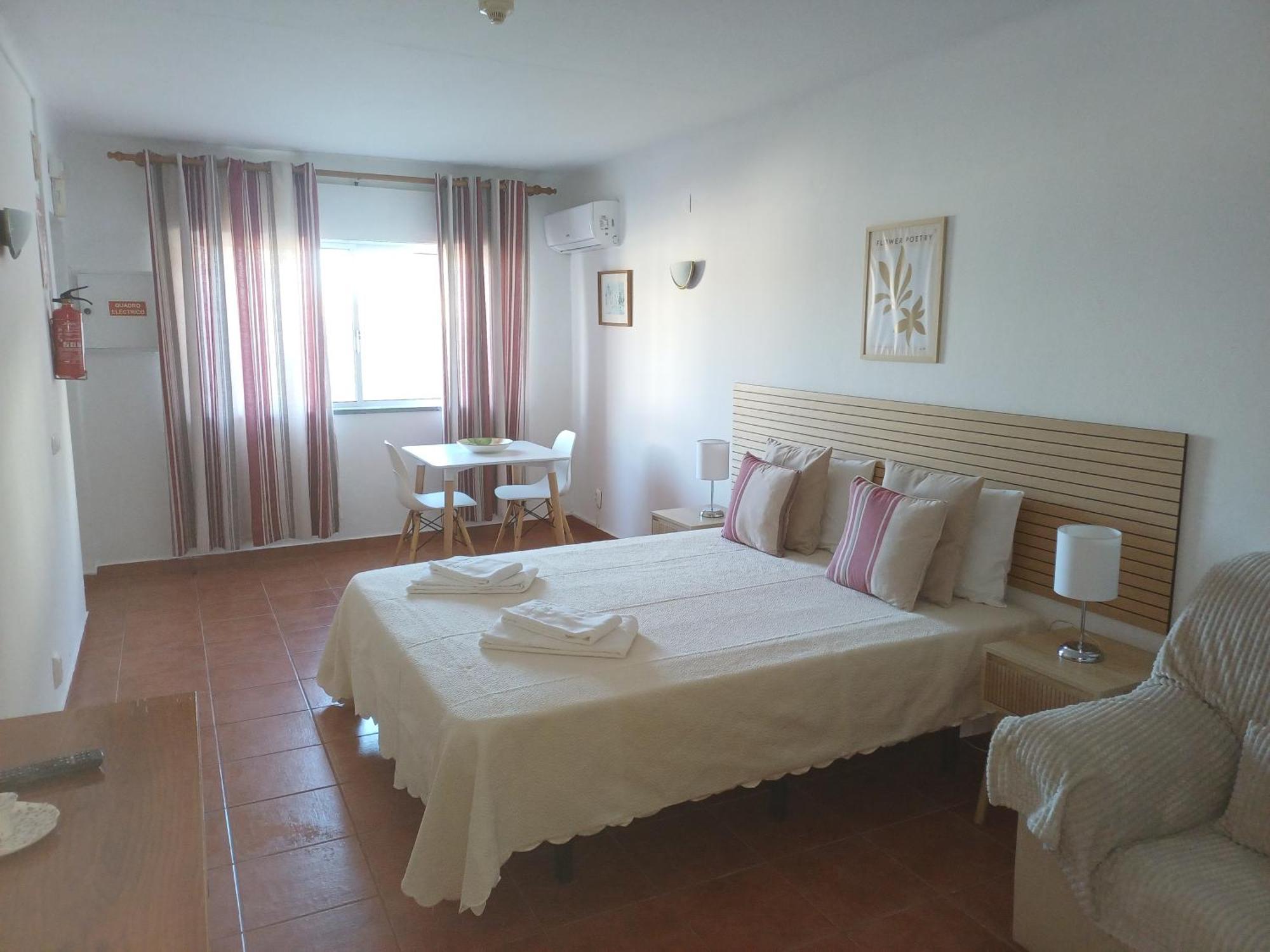Apartamentos Salema Praia Club Buitenkant foto