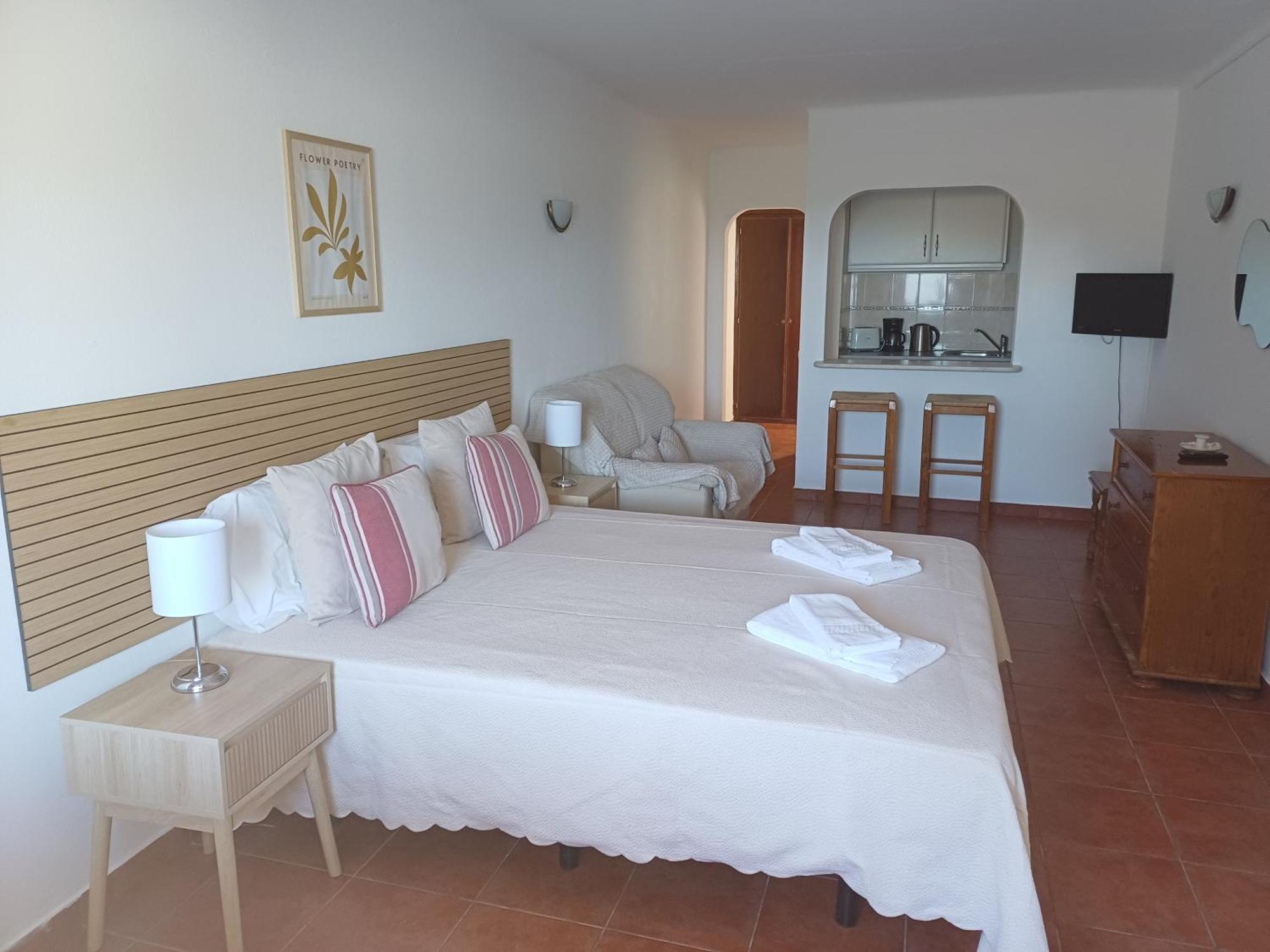 Apartamentos Salema Praia Club Buitenkant foto