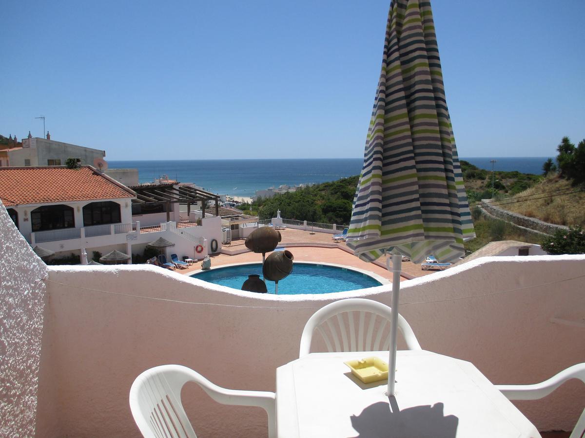 Apartamentos Salema Praia Club Buitenkant foto
