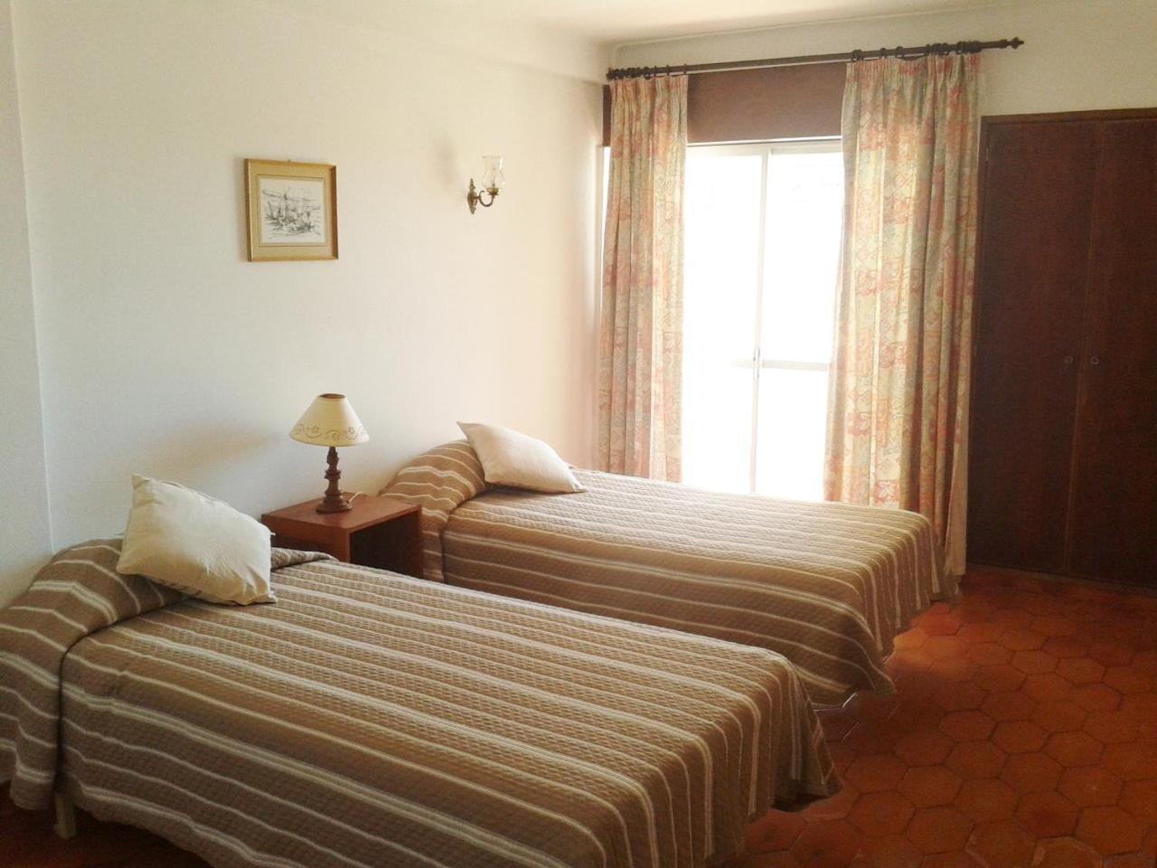 Apartamentos Salema Praia Club Buitenkant foto