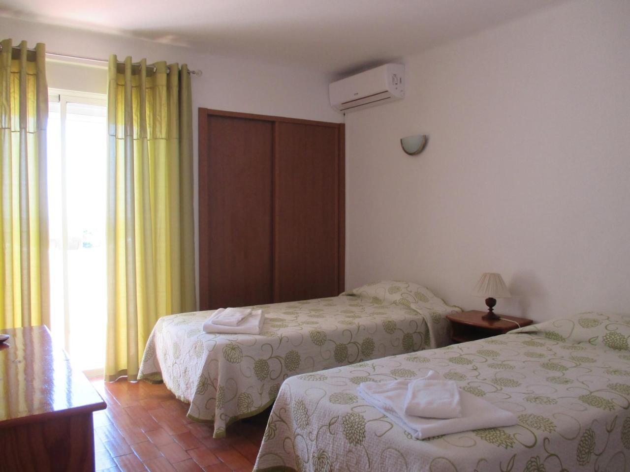 Apartamentos Salema Praia Club Buitenkant foto